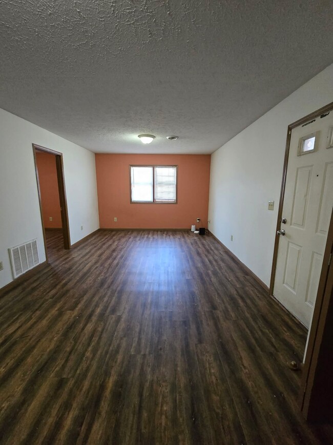 Building Photo - 115 Holly Dr