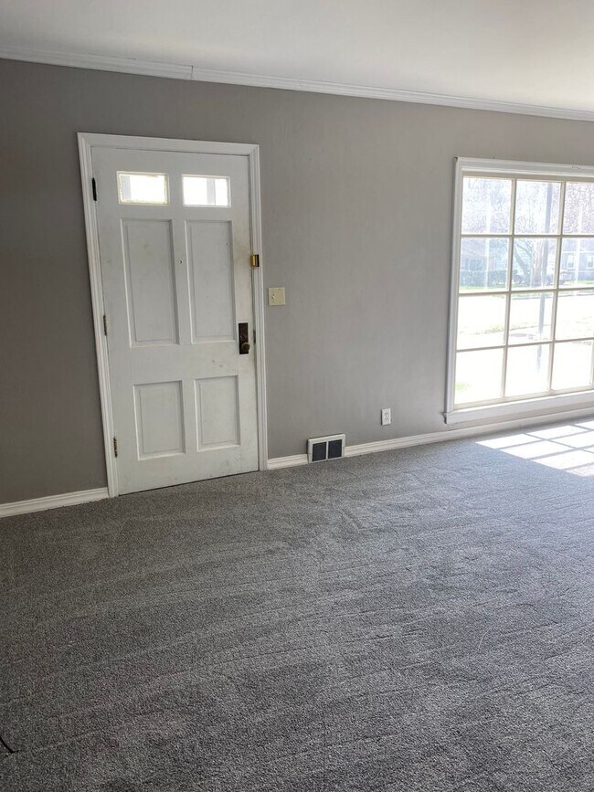 Building Photo - 2-Bedroom House with Detached Garage & Basement — Lafayette's North End