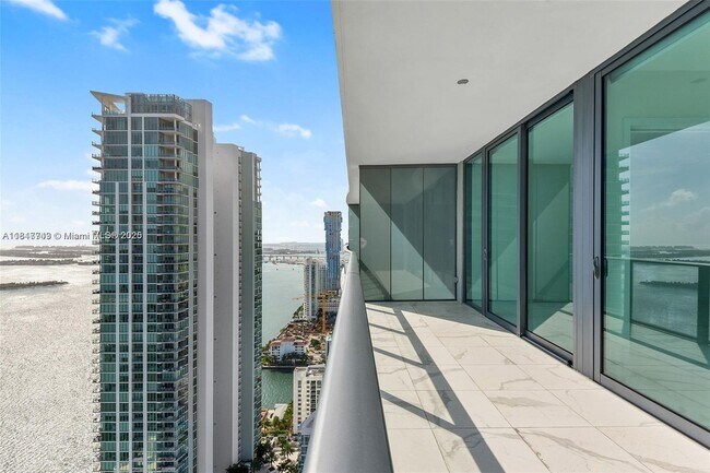 Foto del edificio - 480 NE 31st St