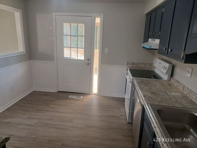 Building Photo - 426 Keesling Ave