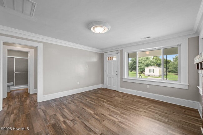 Building Photo - 308 Norwood St