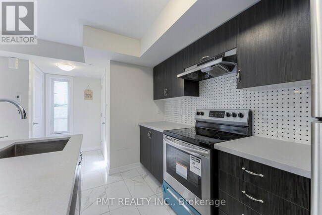 Photo du bâtiment - 2355 Sheppard Ave W