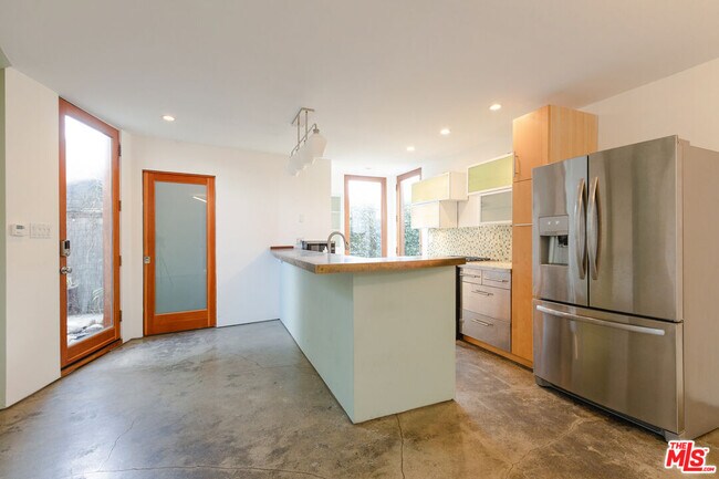 Building Photo - 834 Indiana Ave