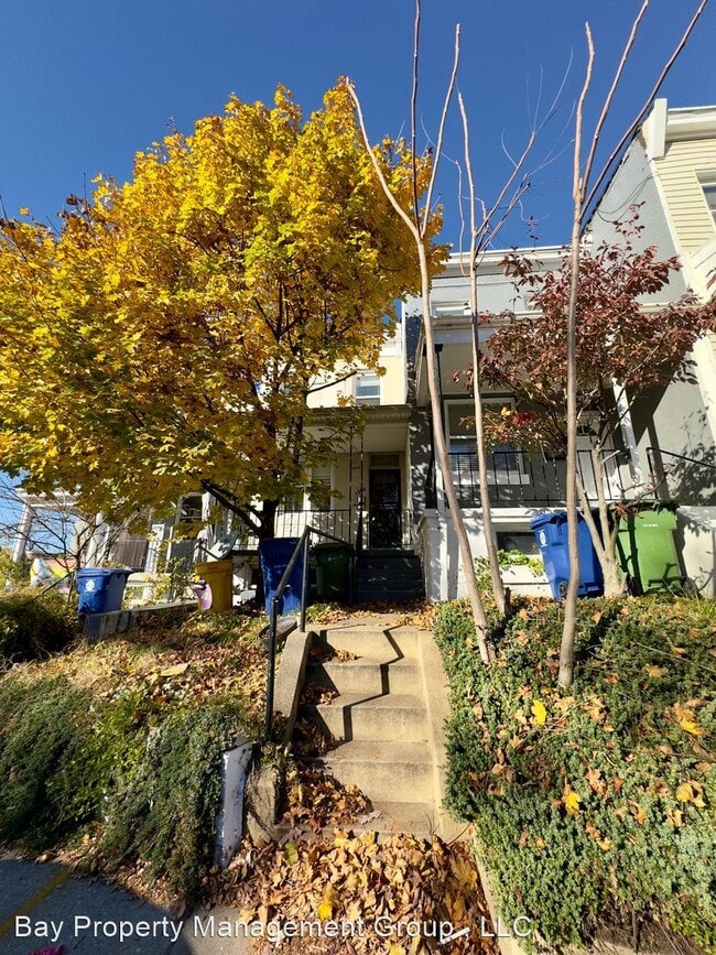 Building Photo - 2 br, 1.5 bath House - 1008 W 41st St