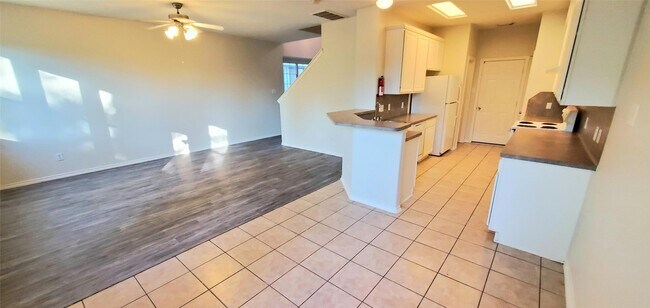 Building Photo - 13043 Peppergate Ln