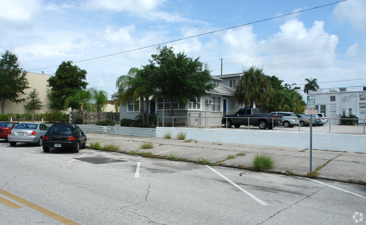 Primary Photo - 637 3rd Ave S