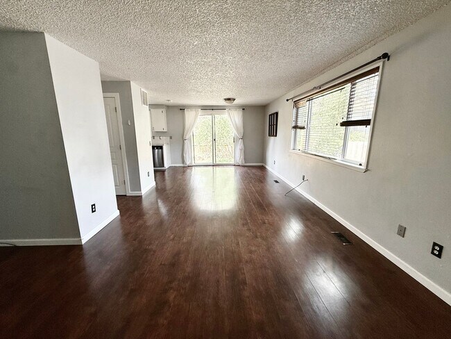 Foto del edificio - 624 SE Wilson Ave