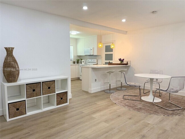 Building Photo - 6250 SW 58th Pl