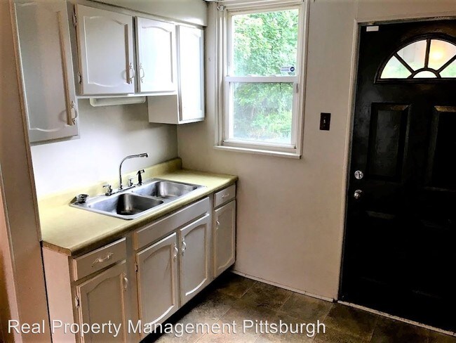 Building Photo - 2 br, 1 bath House - 3028 Merwyn Ave