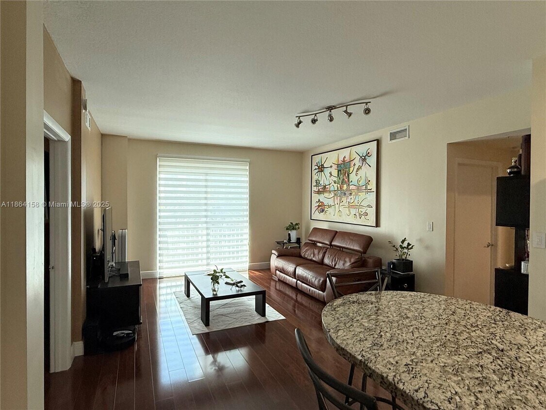 Foto principal - 7275 SW 90th Way