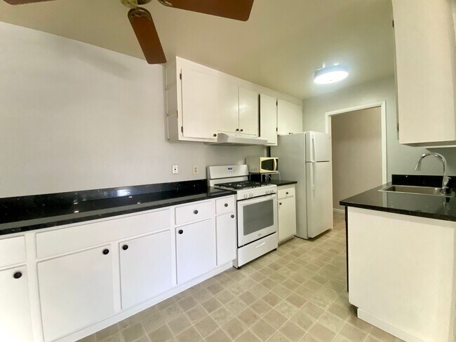 Foto del edificio - Cozy 1-bedroom Condo for Rent- Parkmont!