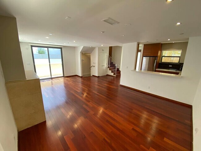 Building Photo - 914 14th Street, Unit 105