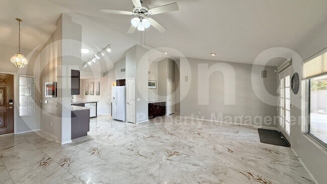 Foto del edificio - 21126 N 64th Ave