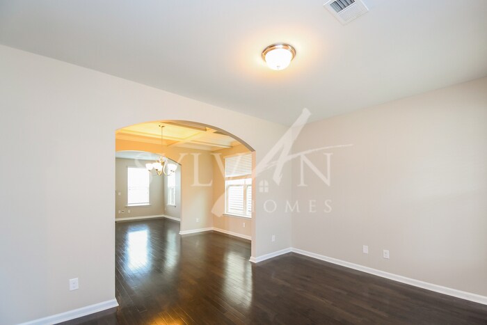 Primary Photo - Prepare to fall in love with this 5 bedroo...