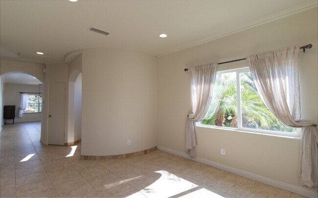 Building Photo - Must-See Home w/ Gorgeous Views and Gourme...