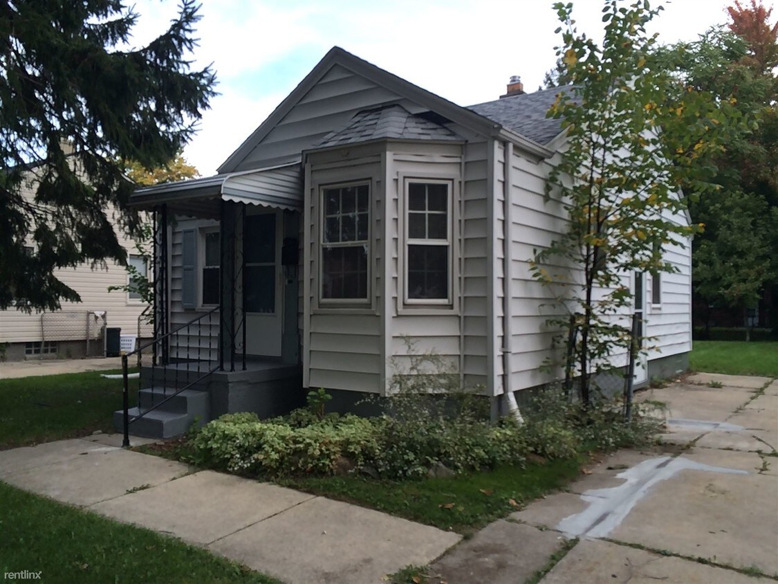 2 br, 1 bath House 19323 Kenosha St House for Rent in Harper Woods