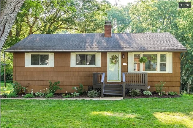 Building Photo - 1086 Meadow Dr