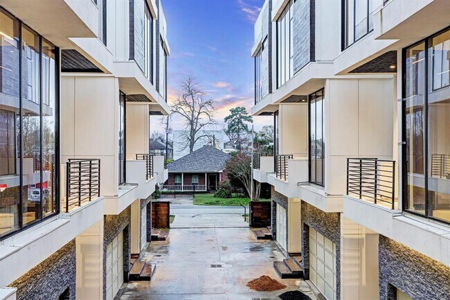 Foto del edificio - 815 W 24th St