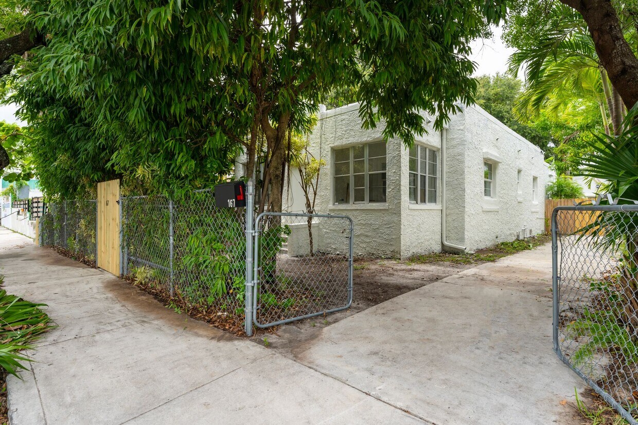 Foto principal - 167 NW 47th St
