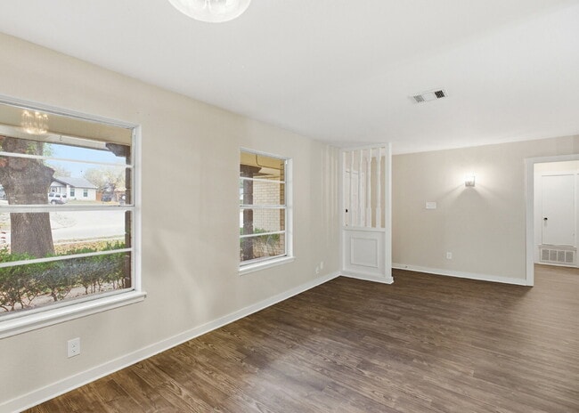 Foto del edificio - Updated 3 Bedroom Home in Northside ISD with Pool Access