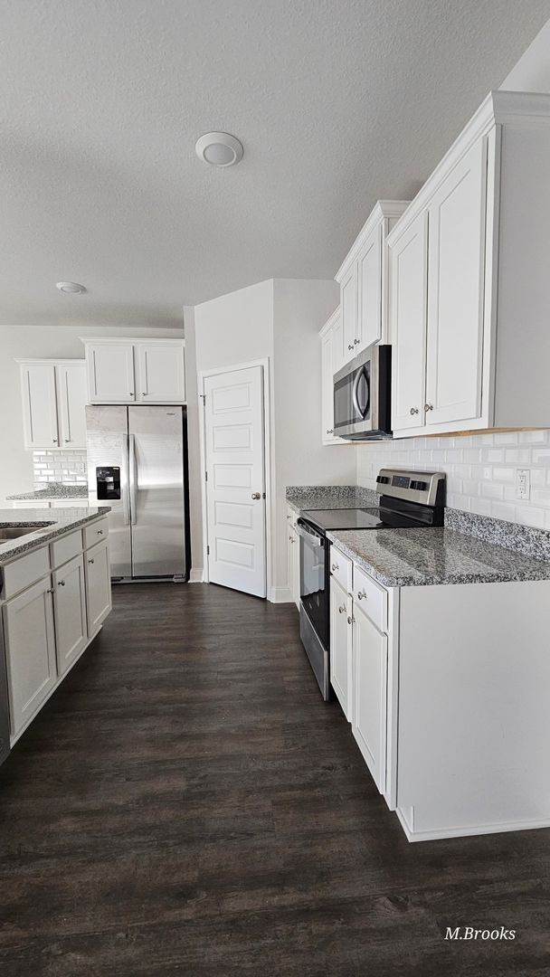 Building Photo - Beautiful home in Grand Oaks Village, Lake...