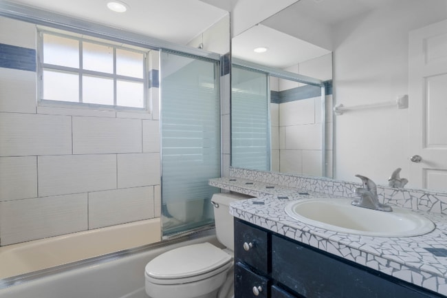 Building Photo - 802 Abbott Ave