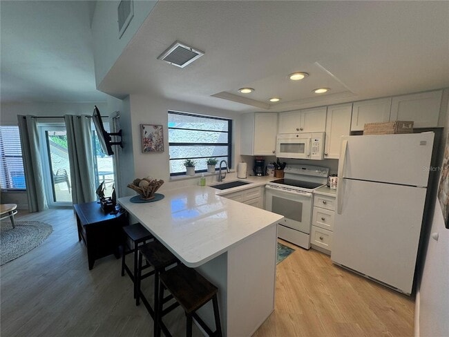Building Photo - 2571 Cyprus Dr