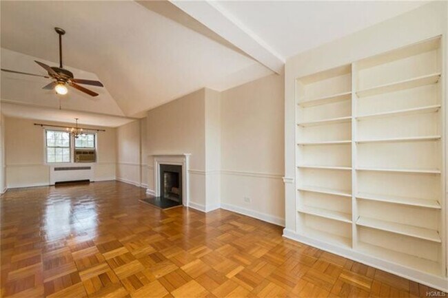Building Photo - 4 Chateaux Cir