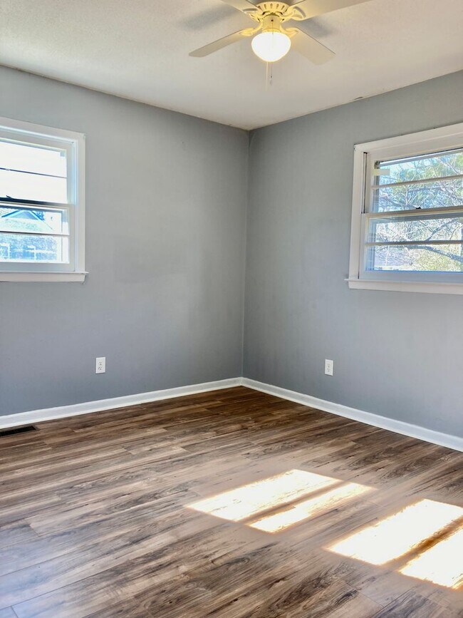 Foto del edificio - 3 Bedroom 1 Bathroom Home w/ Bonus Off of Gum Branch Rd.