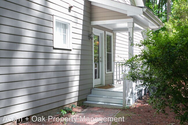 Foto del edificio - 3 br, 2 bath House - 107 Channing Lane