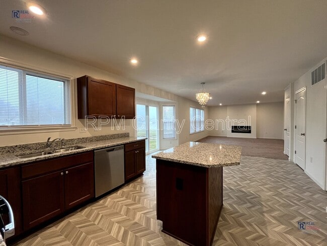 Building Photo - Beautiful home is ready for you!
