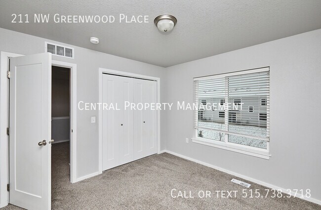 Building Photo - 211 NW Greenwood Pl