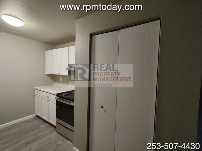 Building Photo - Fully Remodeled 2 Bedroom!