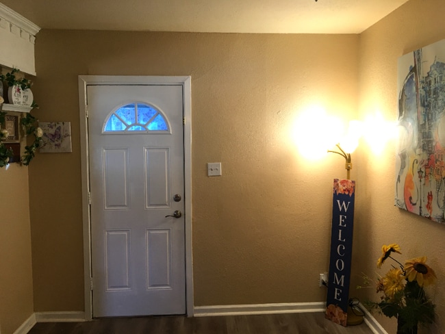 Building Photo - 304 SW 2nd St