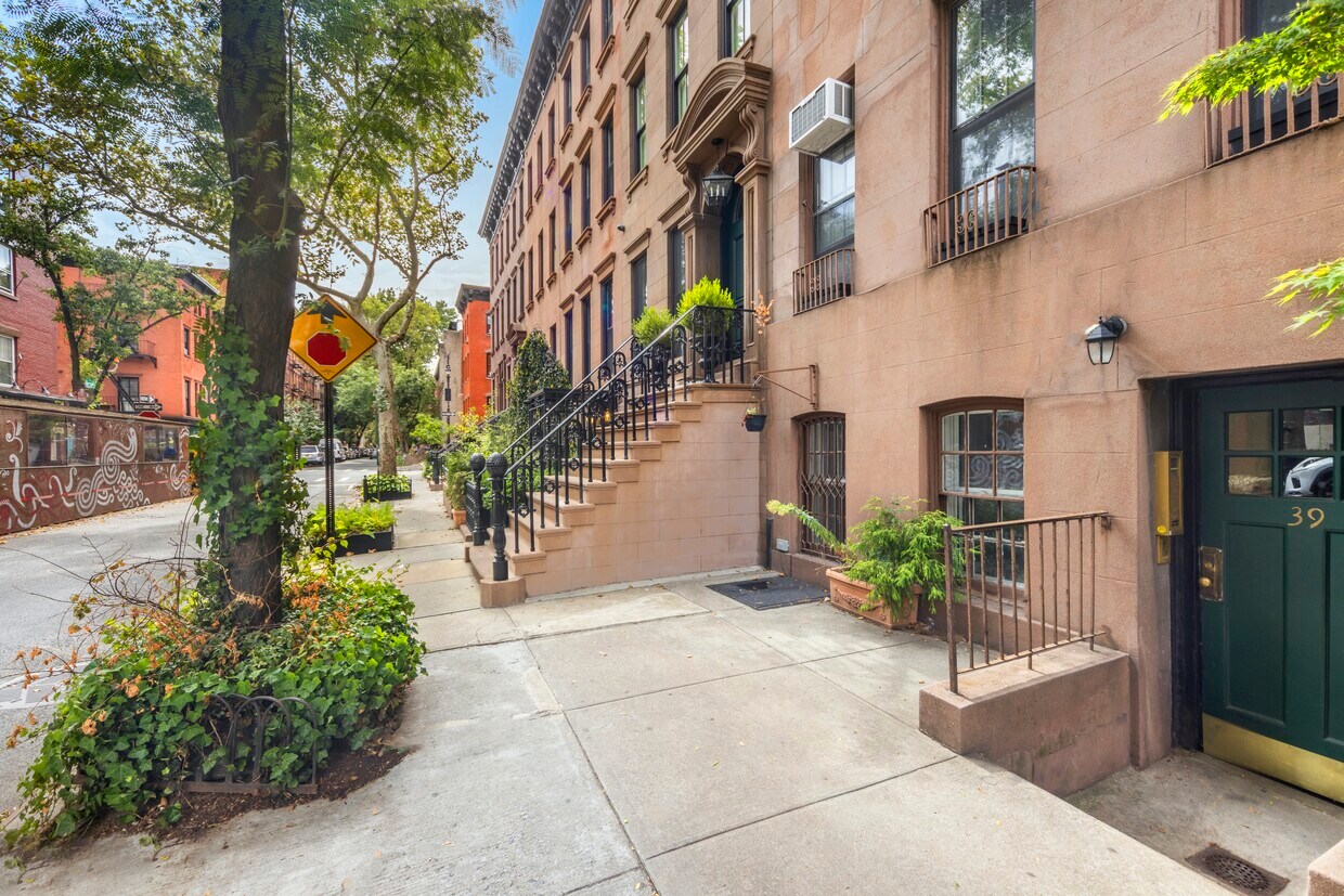 Foto del edificio - Prime Location West Village Studio
