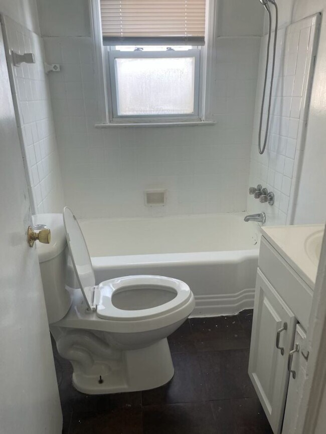 Building Photo - Welcome Home- Section 8 Approved-  Skip th...