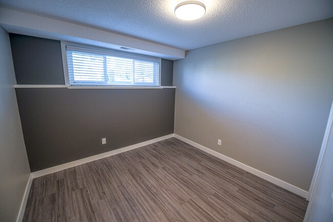 Building Photo - 9308-93109 109 Ave