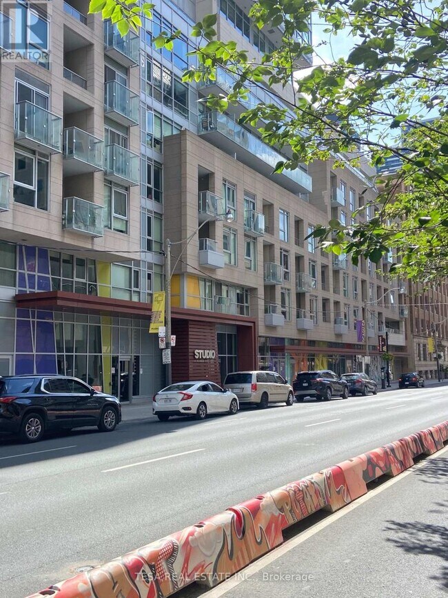 Building Photo - 199 Richmond St W