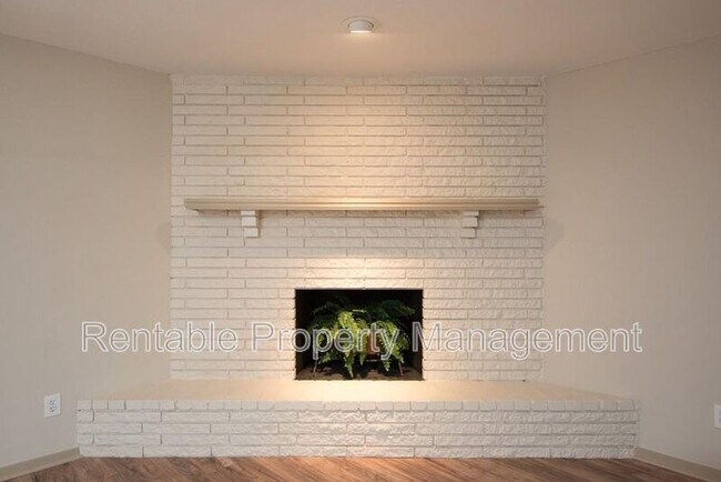 Building Photo - 5209 Rector Ave