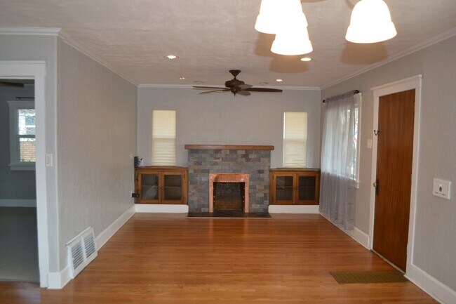 Foto del edificio - Beautiful 4-Bedroom House