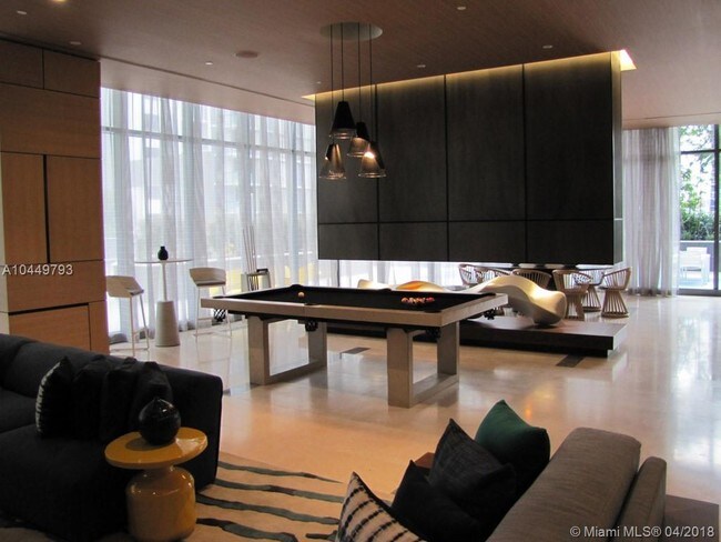 Foto del edificio - 45 SW 9th St