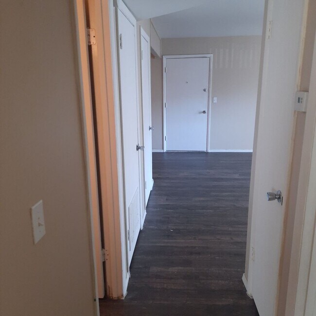 Foto del edificio - 2 bdrm 2 bath apt.