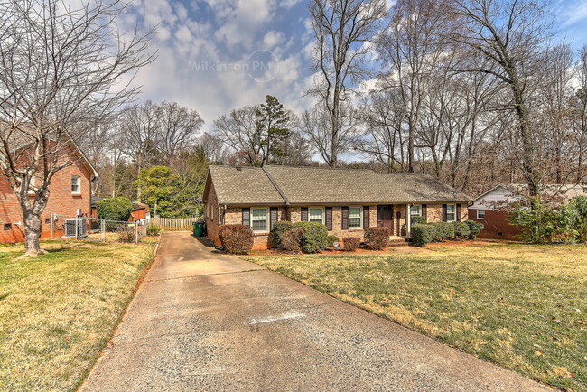 Building Photo - Beautiful 3/2 Executive Ranch Home with a ...