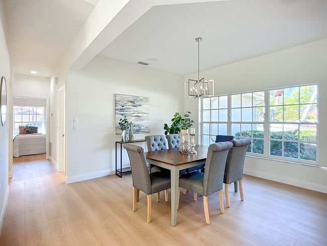 Foto del edificio - 2960 Sandringham Pl