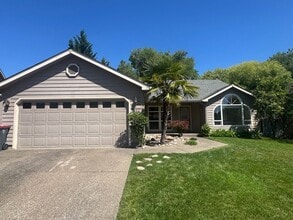 Building Photo - 1652 Inverness Dr