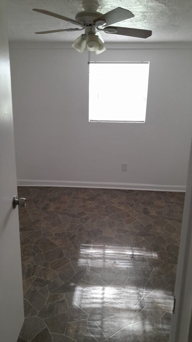 Building Photo - 2405 Franklin St