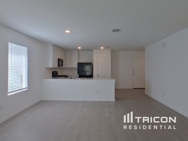 Building Photo - 10716 Cowhide Ln