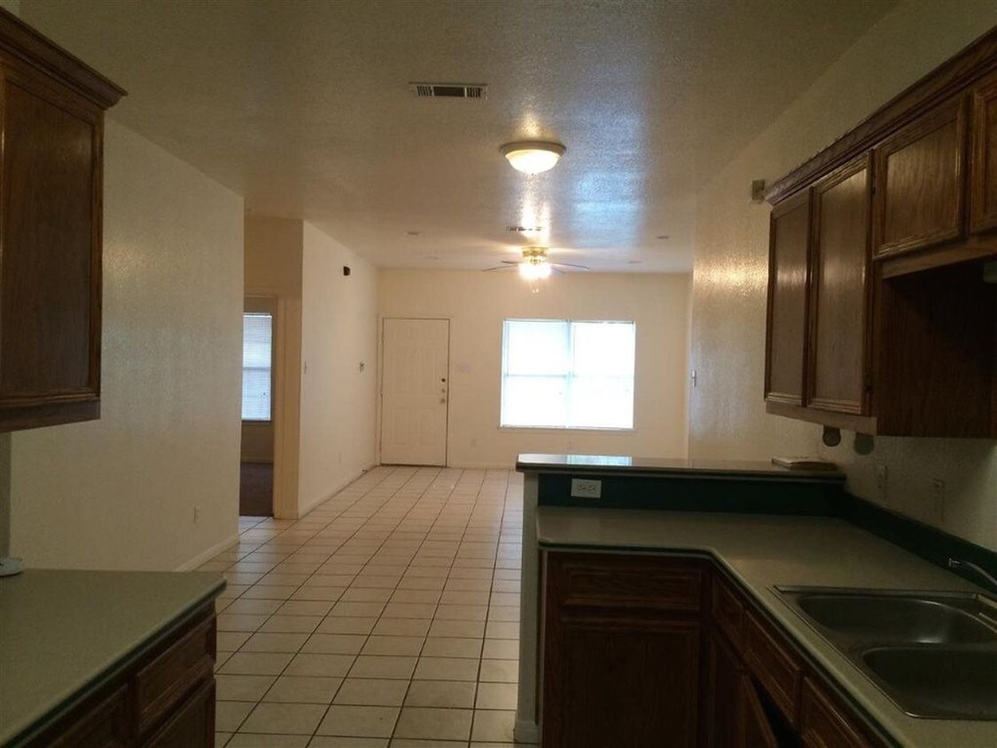 Primary Photo - 1218 Wood Ave