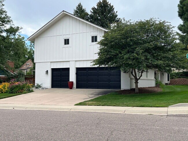 Building Photo - 10739 E Crestridge Cir