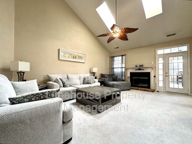 Foto del edificio - 1116 Fern Ln